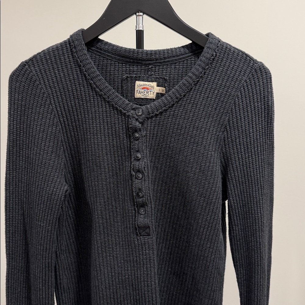 Faherty Charcoal Waffle Henley Long Sleeve Button Neckline Raw Hem Size L - Picture 4 of 13